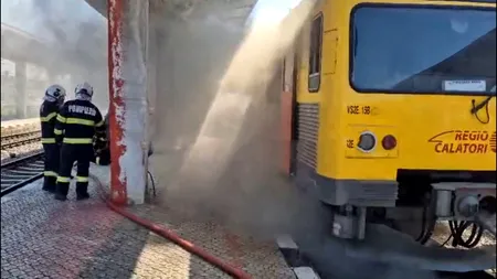 Un tren de călători a luat foc în Gara de Nord din Timișoara. Pompierii au intervenit de urgență