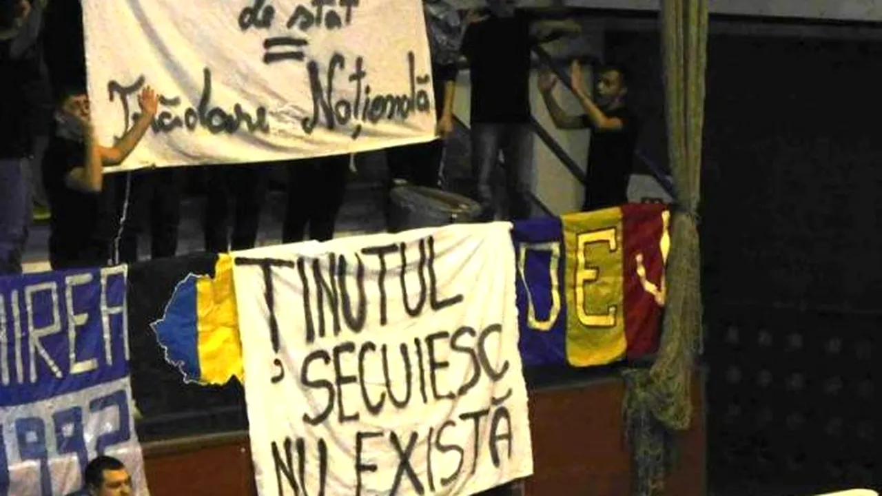 Scandal la un meci de volei: poliția a intervenit pentru a da jos un banner cu 