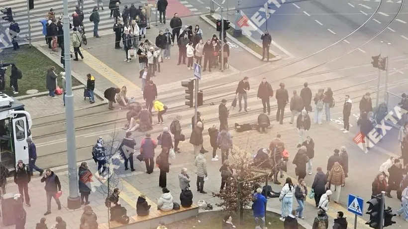Scene de GROAZĂ în Polonia! O mașină a intrat în plin în oamenii aflați pe o stradă /  Cel puțin 17 persoane sunt rănite