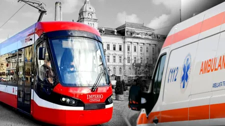 O femeie din Arad a MURIT după ce a fost târâtă de tramvai. Aceasta încerca să coboare cu căruciorul în care se afla fata ei cu dizabilități