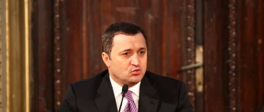 Premierul R. Moldova, Vlad Filat, l-a așteptat pe Victor Ponta O ORĂ pentru o videoconferință. De ce a întârziat primul-ministru român
