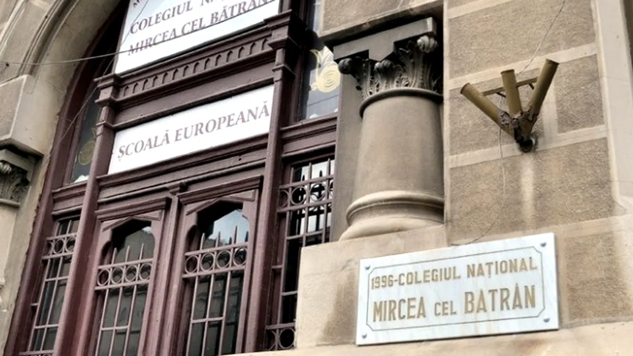Bătaie în incinta unui colegiu național. O elevă a fost bătută de o colegă și a ajuns la spital