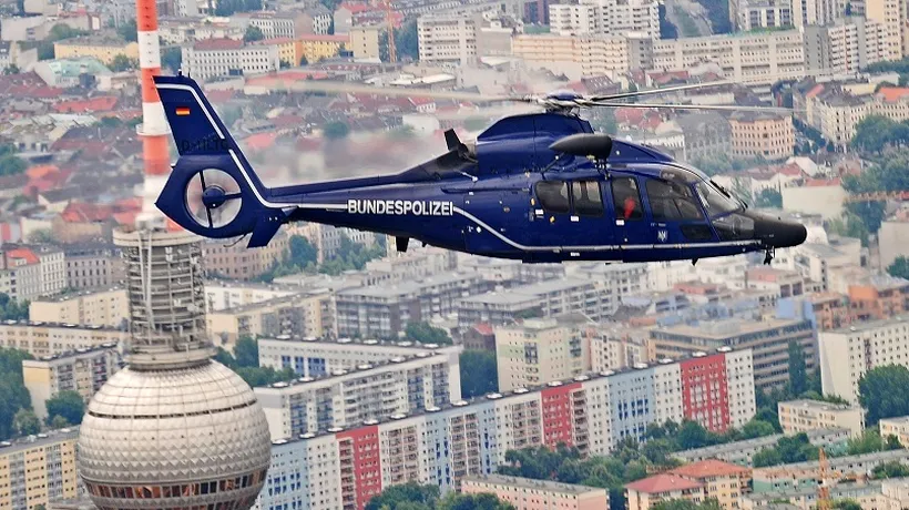 Două elicoptere s-au prăbușit la Berlin în timpul unui exercițiu al poliției. Un pilot a murit, iar alte trei persoane au fost rănite