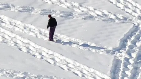 FOTO: Un britanic realizează desene incredibile în zăpadă, folosindu-și schiurile