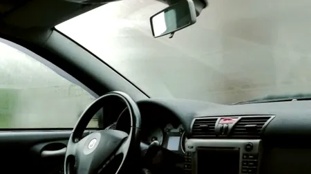 Cel mai bun truc pentru dezaburirea rapidă a geamurilor mașinii