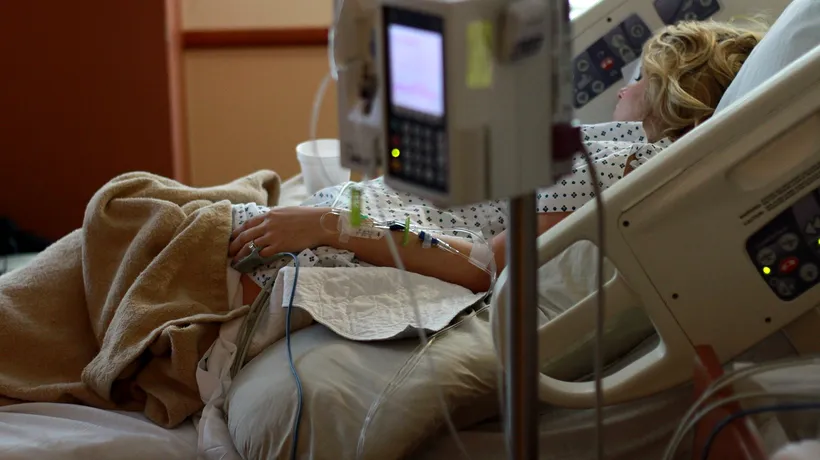 Pacientă din Târgu-Jiu bolnavă de cancer, refuzată de spital. Femeia scuipa sânge