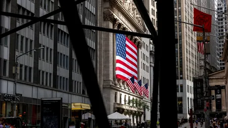 Analist: Războiul comercial declanșat de TRUMP este „împotriva americanilor” /Liderul SUA „se va confrunta cu alegerile intermediare”