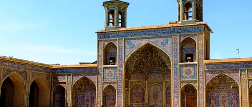 Cum arată moscheea roz din Iran 