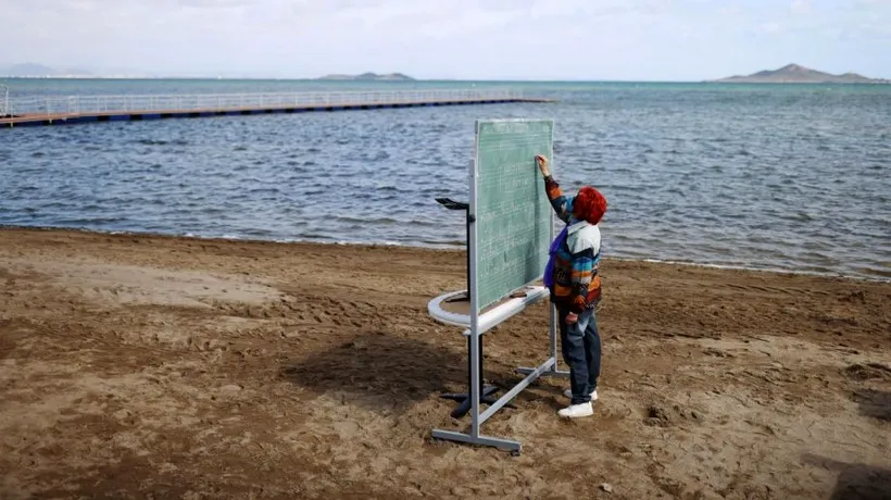 Şcoală la malul mării. Soluţia găsită de Spania pentru a elimina presiunea psihologică asupra elevilor