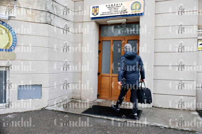 Ginere lui Victor Pițurcă, surprins intrând în sediul central al DNA / Sursa foto: GÂNDUL