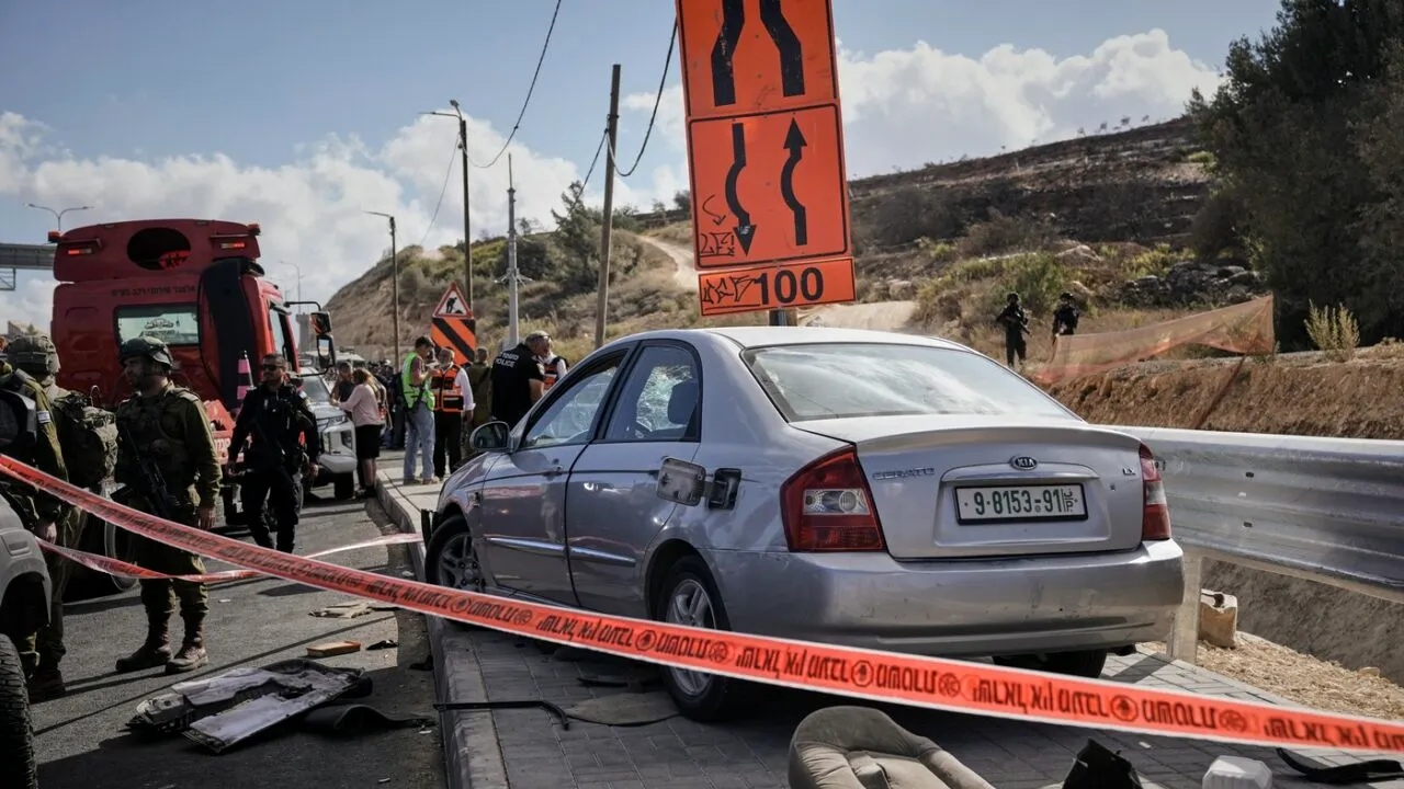 Doi israelieni, răniți după ce au fost atacați cu mașina de un PALESTINIAN, la periferia Ierusalimului