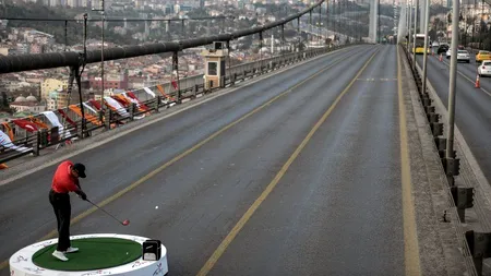 VIDEO: Tiger Woods a trimis o minge de golf de pe un continent pe altul