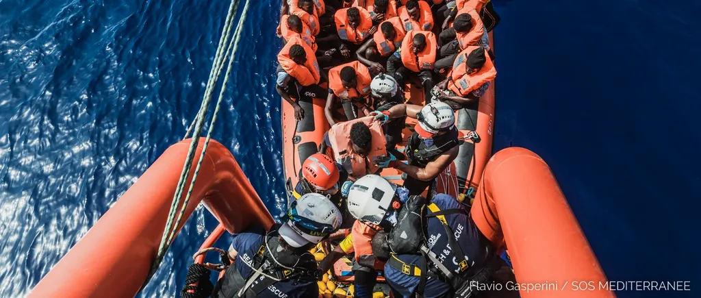 Peste 700 de migranți salvați weekendul acesta din Marea Mediterană