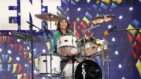 ROMÂNII AU TALENT. Cine este concurentul care a venit să demonstreze că cântă la tobe, nu bate în ele