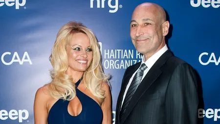 Pamela Anderson, interzisă la funeraliile lui Sam Simon: a profitat de un muribund