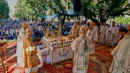 Peste 20.000 de credincioși au venit la Târgoviște la Sărbătoarea Sfântului Ierarh Nifon, Pariarhul Constantinopolului și Mitropolitul Ţării Româneşti