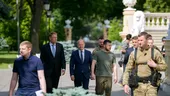 Macron: Liderii europeni sunt de acord ca Ucraina să obțină „imediat” statutul de candidat la aderarea la UE. Scholz: „Ucraina face parte din familia europeană”