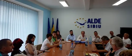 „Concediere în masă: 18 consilieri <i class='ep-highlight'>locali</i> din județul Sibiu, excluși din ALDE, după ce au lipsit de la o ședință