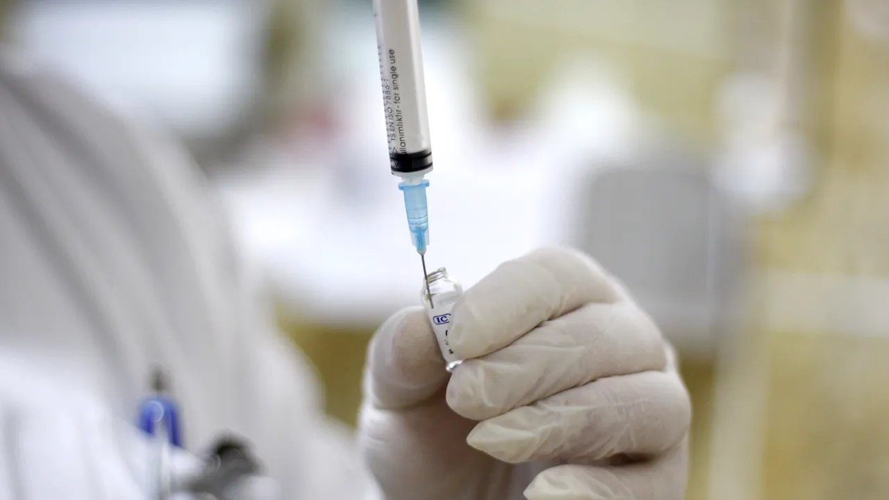 Săptămâna următoare începe distribuirea în țară a 198.000 de doze de vaccin antihepatitic B
