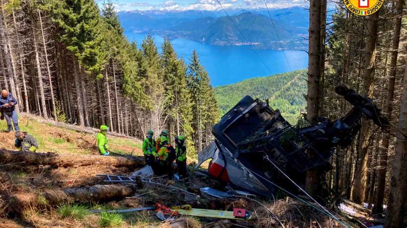 UPDATE - O telecabină s-a prăbușit într-o stațiune montană din Italia. 13 turiști au murit, iar doi copii au fost grav răniți (FOTO)