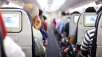 Teroare la bordul unui AVION. Un pasager a încercat să deschidă ușile aeronavei chiar în timpul zborului