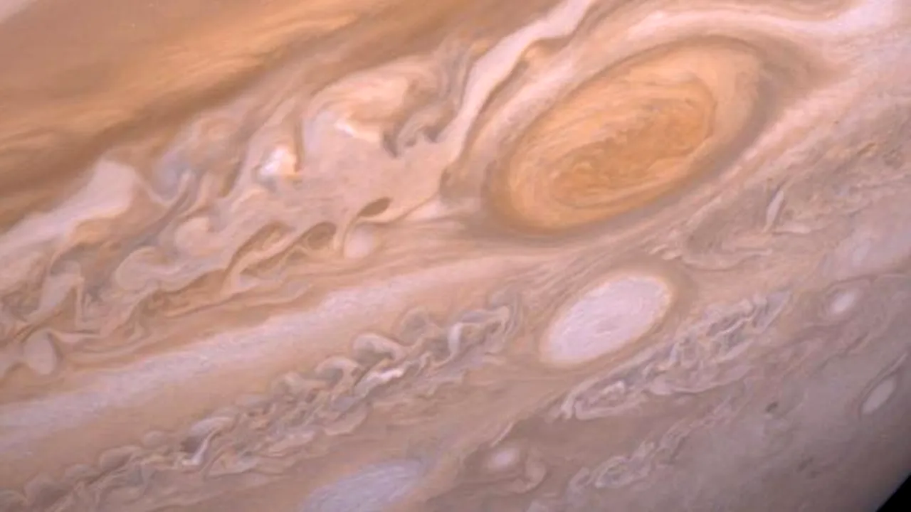 Eveniment istoric: Sonda spațială Juno s-a plasat pe orbita planetei Jupiter
