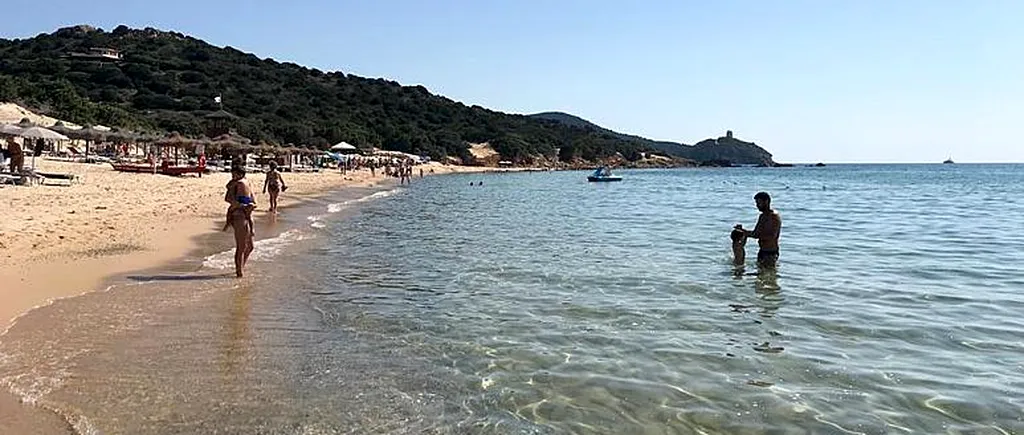 Un turist francez a fost amendat cu 1.000 de euro pentru că a furat nisip de pe o plajă din Sardinia