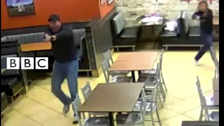 Cel mai ghinionist hoț! A încercat să jefuiască un fast-food unde cina un cuplu de polițiști: Ne-am înțeles din priviri