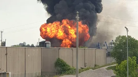 ALERTĂ. Incendiu puternic la o uzină de lângă Veneția. Localnicii, sfătuiți să rămână în case. VIDEO