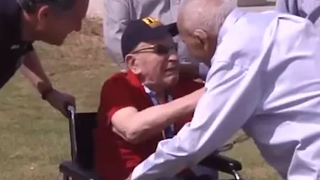 Un veteran de război s-a reîntâlnit cu bărbatul pe care l-a salvat dintr-un lagăr de concentrare în timpul Holocaustului