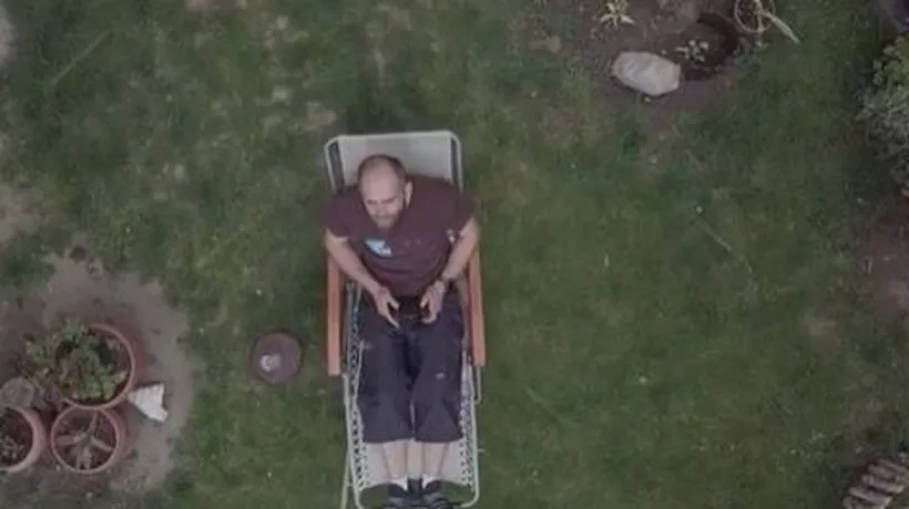 VIDEO. Românii, inventivi în pandemie. Un bărbat a primit mici cu drona de la vecini de 1 MAI