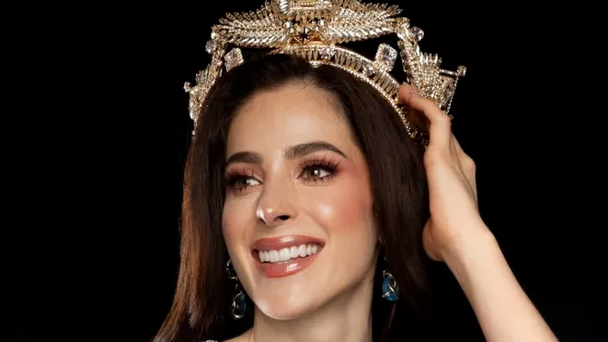 Scandal fără precedent la Miss Univers. O concurentă este jignită, în direct, de directorul concursului. Celelalte regine ale frumuseții au părăsit sala