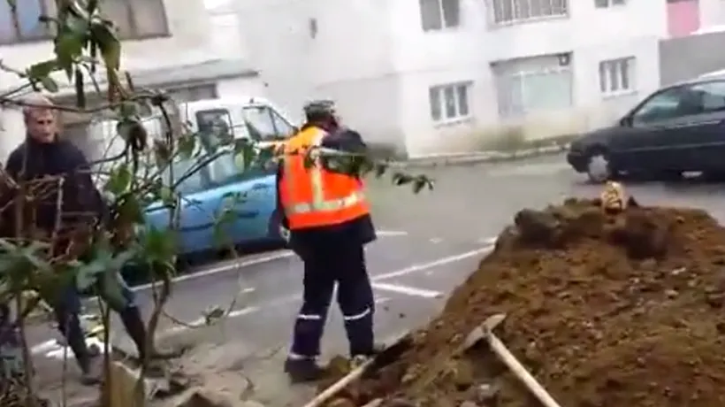 VIDEO. „Dorel din Botoșani a săpat o groapă chiar în fața scării unui bloc. Ce au spus locatarii