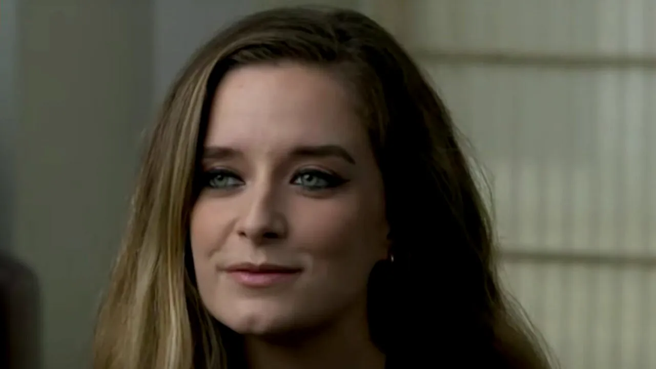 O femeie a SUPRAVIEȚUIT în mod miraculos unui fulger de 950 de milioane volți. Inima i s-a oprit timp de 13 minute, iar ceasul i s-a topit 