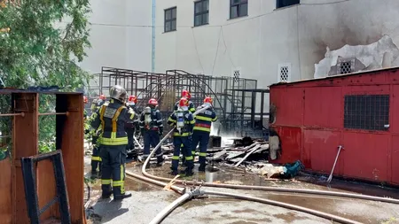 FOTO-VIDEO | Incendiu la Opera Națională din București. Flăcările au izbucnit la o anexă lipită de clădire