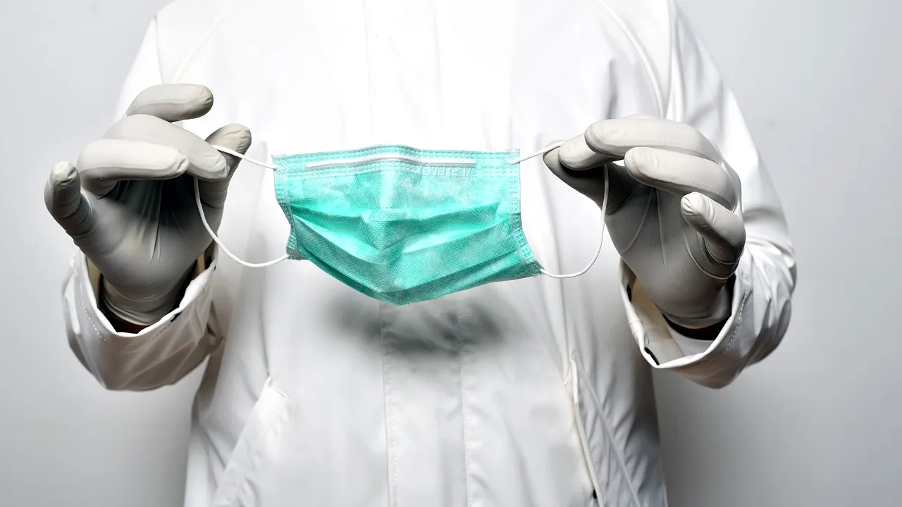 Americanii vaccinați complet nu vor mai fi nevoiți să poarte mască