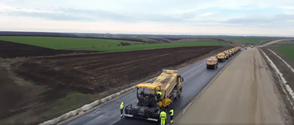 CNAIR: Se asfaltează primul kilometru al tronsonului 1 din Drumul Express Craiova - Pitești