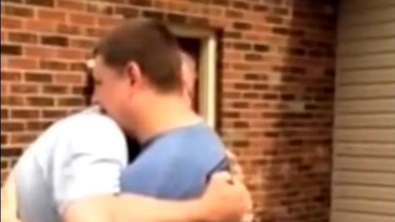 Surpriza emoționantă pe care un fiu i-a făcut-o tatălui său. 