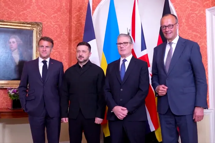 Emmanuel Macron, Volodimir Zelenski, Keir Starmer și Friedrich Merz - Foto: X/@DemocraticWins