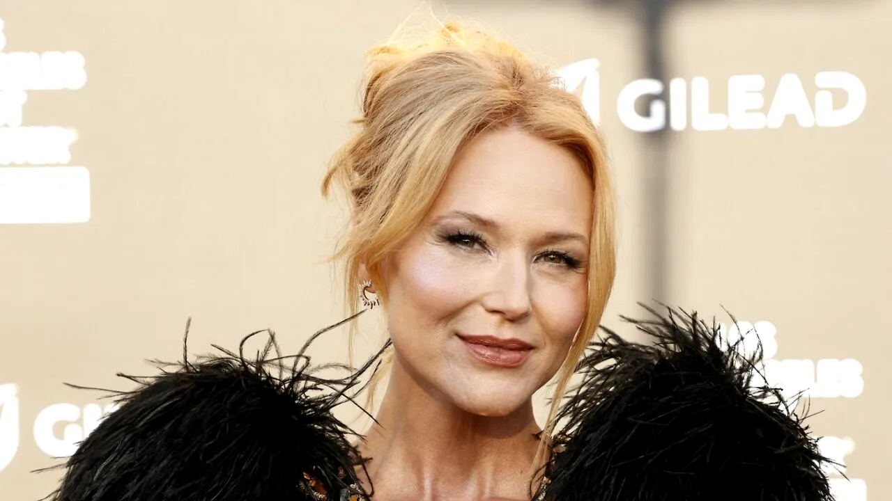 Ce spune cântăreața Jewel despre relația sa cu Kevin Costner. Între cei doi e o diferență de 20 de ani