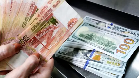 Noi probleme pentru Putin: rubla rusească s-a depreciat față de dolar la minimul ultimelor șapte luni