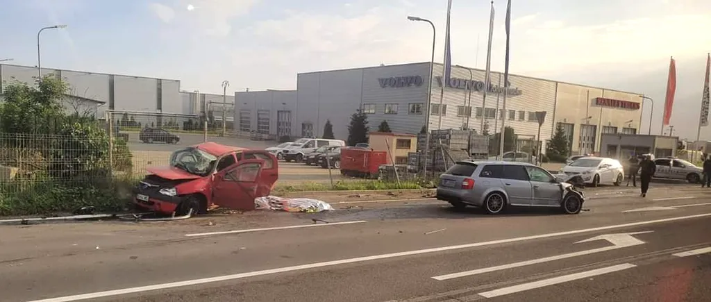 Accident grav în județul Brașov, pe DN73. O persoană a murit și două au fost rănite, după impactul dintre două mașini (FOTO-VIDEO)