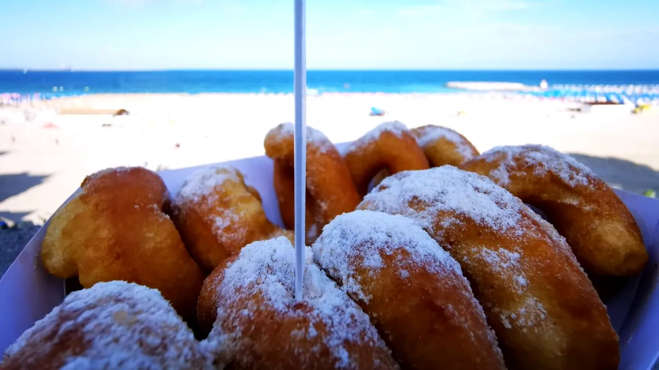 De necrezut. Câți lei a ajuns să coste o gogoașă în Eforie Nord