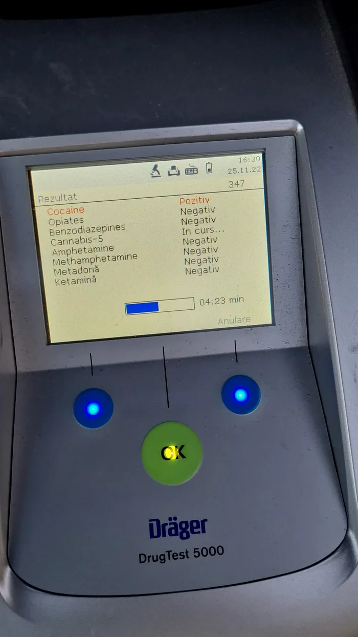 FOTO - S-au urcat la volan, deși consumaseră droguri și alcool. Trei tineri șoferi, prinși de polițiștii din Dolj / Unul dintre ei și-a distrus mașina după ce a provocat un accident rutier