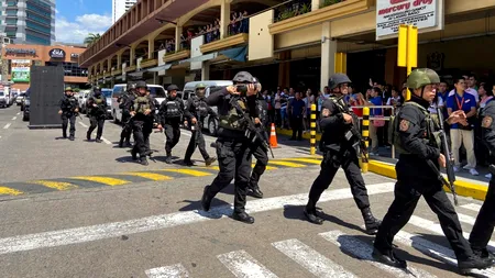 Luare de ostatici într-un mall. Cel puțin 30 de persoane amenințate cu arma