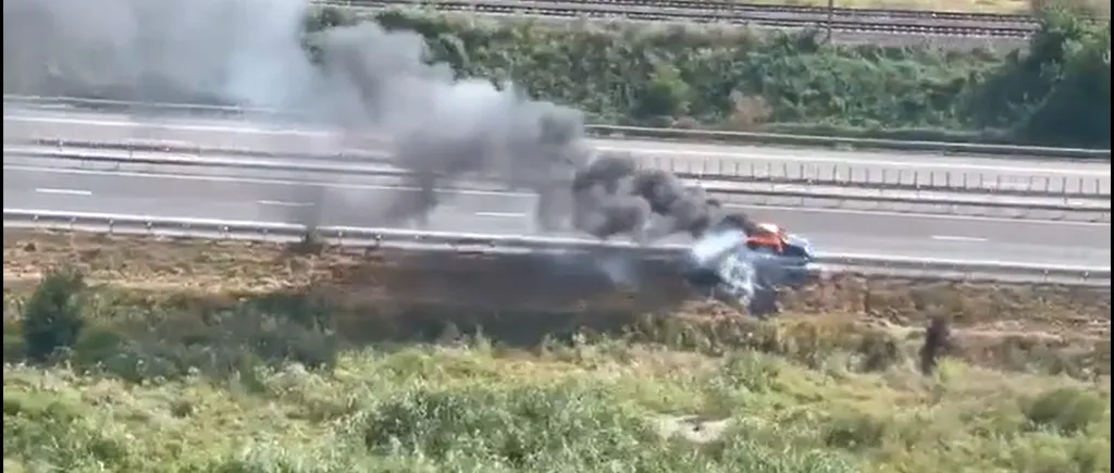Trafic oprit pe Autostrada Soarelui, spre București. O maşină a luat foc (VIDEO)