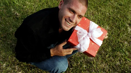 Șase senatori vor declararea oficială a unei Zile a Bărbatului. În expunerea de motive este citată Wikipedia