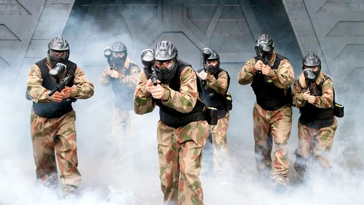 „Căutăm oameni care să fie împușcați cu bile de paintball