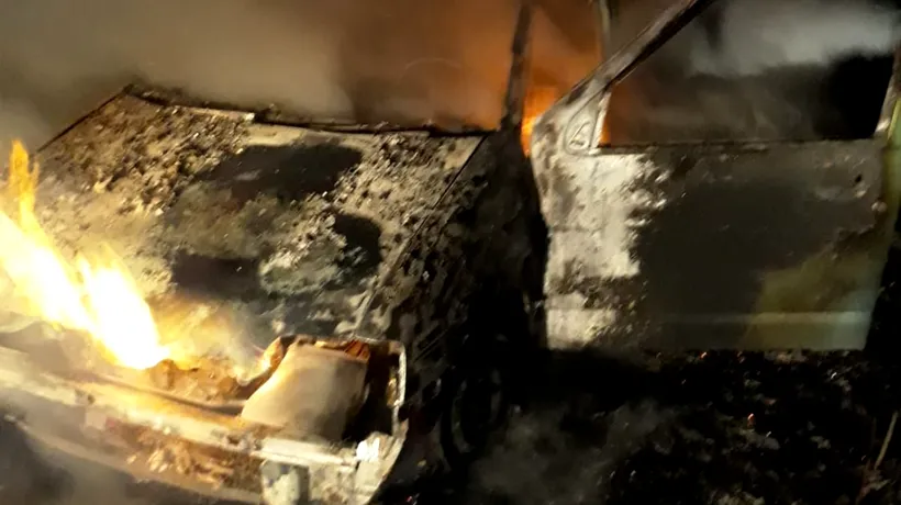 O mașină alimentată cu GPL a luat foc în mers și apoi a explodat în județul Giurgiu