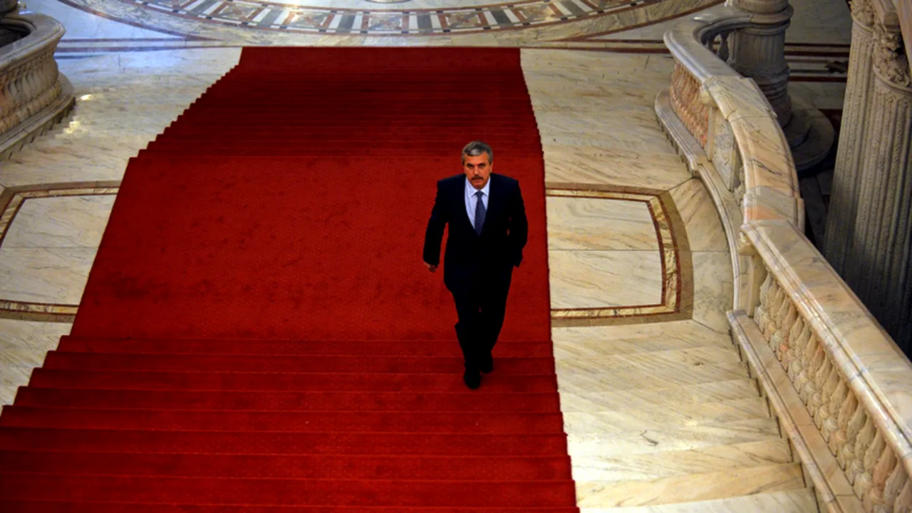 Dan Nica spune că elevii ar putea primi calculatoare miniaturale